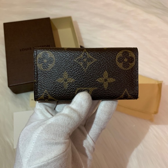 authentic LOUIS VUITTON monogram key holder - Picture 2 of 13
